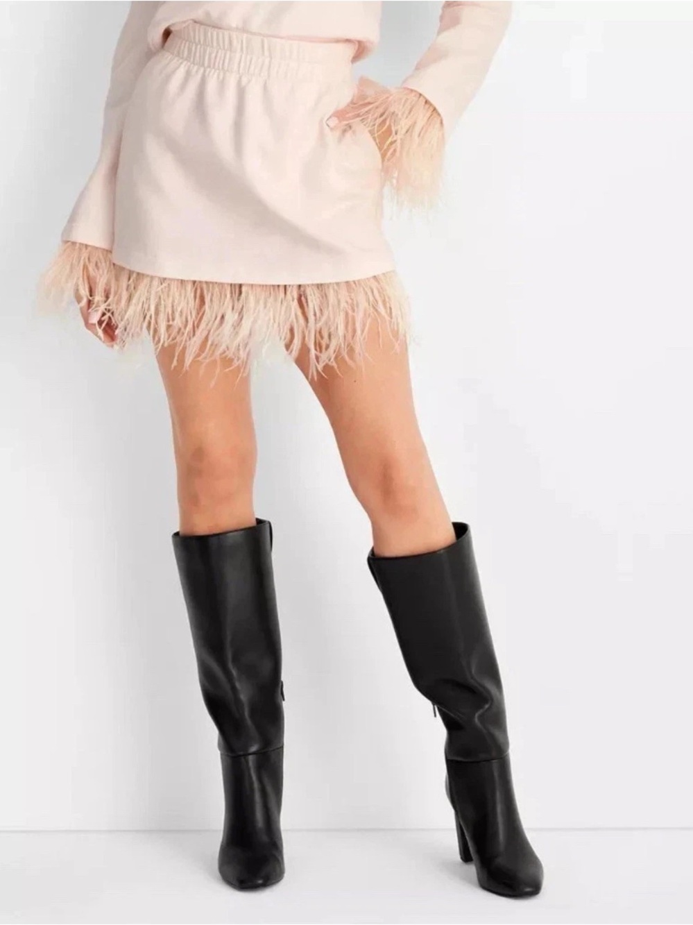 Future Collective Women's High Rise Feather Trim Mini Skirt Size Large